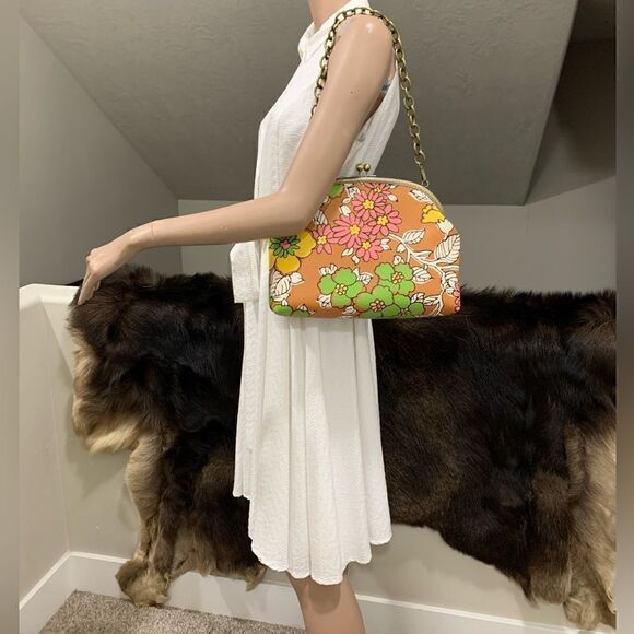 Vintage Style Handcrafted Genuine Leather Floral Printed Kisslock Handbag Set - Picture 2 of 16